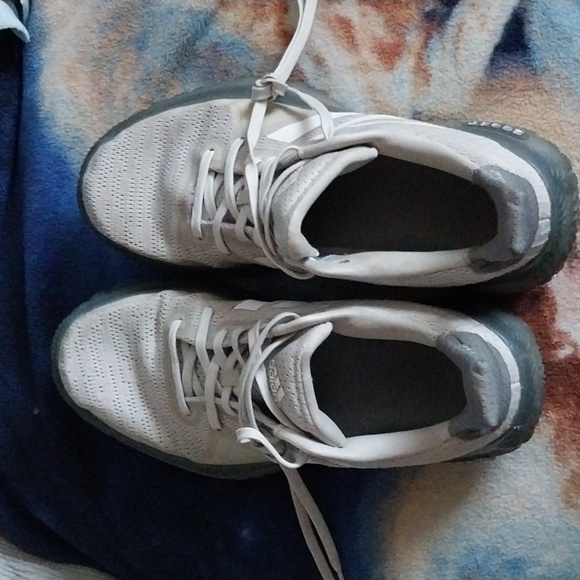 Women's Addidas Boost Sz 8.5 - Picture 3 of 10